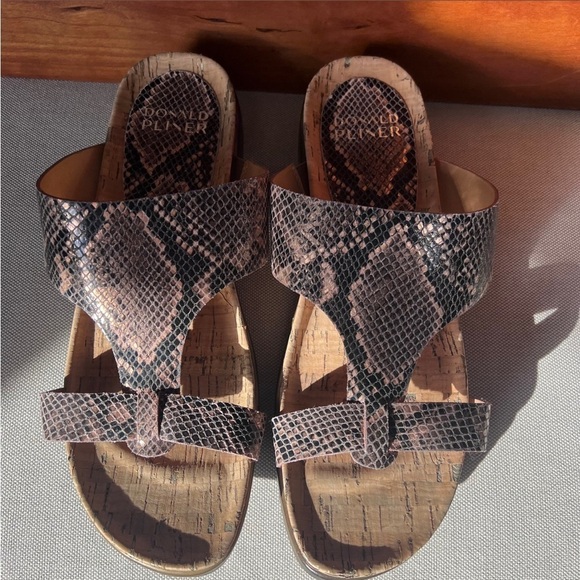 DONALD PLINER Fania Metallic Bronze Python Print Leather Platform Sandals Sz 9.5 - Picture 4 of 16